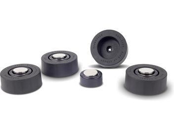 4 vnt. rinkinys SoundCare Superspikes juodos gumos smailės su metaliniais antgaliais, baltame fone