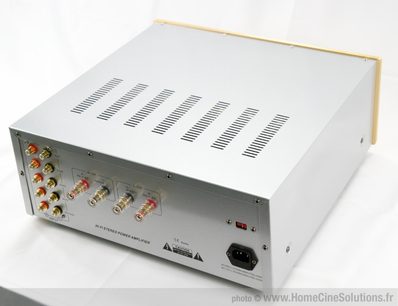 Ampli hi-fi stéréo Pier Audio MS-680SE argenté, vue de face, avec boutons, prises et grilles d'aération sur le dessus