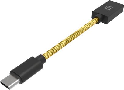Schwarzes iFi Audio USB-OTG-Kabel Typ C mit goldfarbenem, geflochtenem Mantel und USB-C-Stecker in Großaufnahme