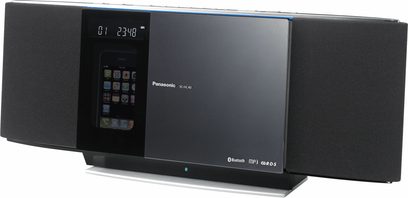 Sort Panasonic SC-HC40 hi-fi-anlæg med LED-skærm, der viser "81 2340", CD-afspiller, Bluetooth-forbindelse og USB-port