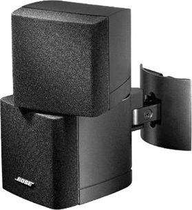 Bose UB-20 højttalerbeslag i sort metal, rektangulært, med drejelig vægmontering og klemme til fastgørelse af højttaler