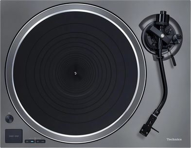 Technics SL-1500CS sötétszürke lemezjátszó, nagy fekete, fémkeretes tányérral, S alakú hangkarral és visszafogott vezérlőelemekkel