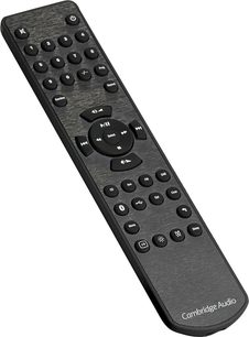 Telecomando nero Cambridge Audio con pulsanti rotondi e ovali, visto di fronte su sfondo bianco