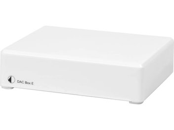 Pro-Ject Dac Box E biely audio DAC konvertor, biela obdĺžniková skrinka, pohľad zhora v miernom podhľade