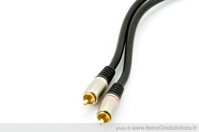 RCA-lydkabel fra Real Cable, sort RCA-modulationskabel med rund kappe og forgyldte RCA-hanstik i enderne