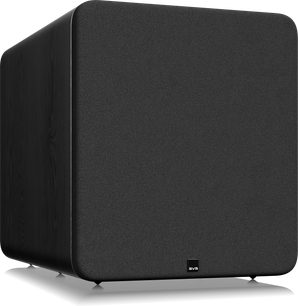 Caja de graves SVS PB-5000 R|Evolution negra, frontal de tela, logotipo en la parte inferior, laterales con textura de madera, vista parcial frontal