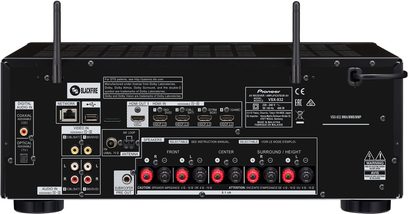 Pioneer VSX-832 sort hjemmebiografsforstærker, set forfra, stik og knapper på forsiden, Wi-Fi-antenne, LED-display