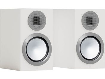 Monitor Audio Gold 50 6G boekenplankluidsprekers wit satijn, vooraanzicht, twee zilverkleurige ronde luidsprekers, zwarte grill