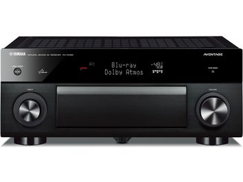 Yamaha RX-A1050 juodas namų kino stiprintuvas, priekinis vaizdas, mėlynas ekranas rodo "Blu-ray Dolby Atmos -49.0", mygtukai ir lizdai
