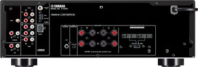 Yamaha R-S300 sort hi-fi stereforstærker, frontpanel, forfra. Sort frontpanel med knapper, stik og display