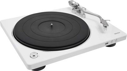 Hi-fi pladespiller Denon DP-450USB i hvid, set ovenfra i en vinkel, metalarm, sort rund pladespillerplade