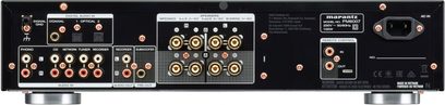 Hi-fi stereo zesilovač Marantz PM6007 ve stříbrno-zlatém provedení, zadní strana, audio konektory a napájení, detailní pohled