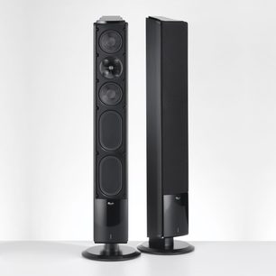 To sorte, høje Klipsch Icon XF-48 gulvhøjtalere set forfra med synlige højttalerenheder og runde fødder
