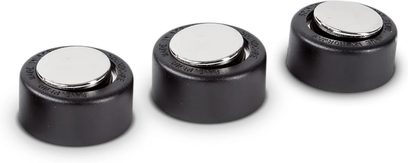 Tre svarta metalliska SoundCare SuperFeet cylindriska koniska spikmattor med platt och blank ovansida, sedda ovanifrån mot vit bakgrund
