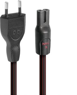 Cavo di alimentazione Audioquest NRG-X2 C7 da 3 m nero con guaina in plastica nera sottolineata da due linee rosse, connettore IEC C7 e spina bipolare europea in plastica nera texturizzata, primo piano vista frontale