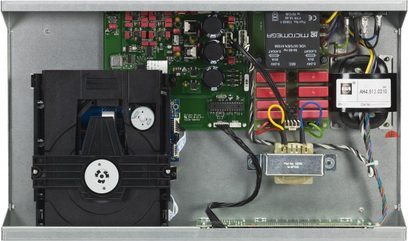 Micromega CD 30 sort CD-afspiller, indvendigt syn af elektroniske komponenter, printplader, transformer, blæser og stik