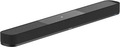 Sort Sennheiser AMBEO Soundbar Plus, slankt rektangulært design, centrale touch‑betjeningsknapper set i skrå vinkel