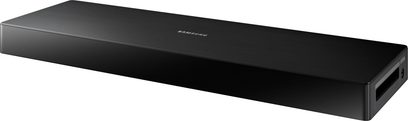 Samsung QE65Q8C (2017) sort fladskærms-TV, set forfra, skærm slukket, smal rektangulær base, tynde skærmkanter