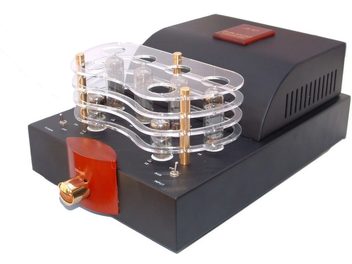 Hi-fi лампов усилвател Puresound A10 в черно, изглед отгоре, 6 стъклени лампи, червен бутон, червена книга