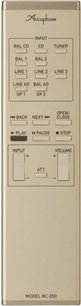 Accuphase RC-250 afstandsbediening, vooraanzicht, gouden afwerking, rechthoekige knoppen, zwarte opschriften, volumeregelaar en ingangsschuiven