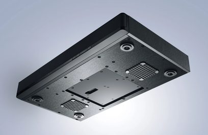 Yamaha SRT-700 sort soundbar, set nedefra, med højttalergitre, tilslutninger og monteringsbeslag
