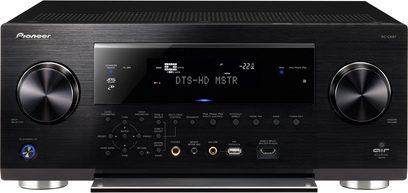Pioneer SC-LX87 sort hjemmebiografsforstærker, set forfra, sort front med blå LCD-skærm, der viser "DTS-HD MSTR -22.0", knapper og stik