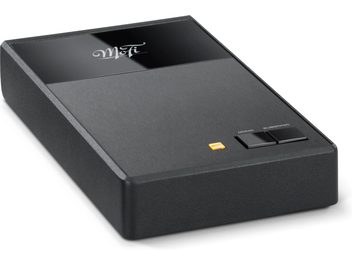 Preamplificator phono MoFi Electronics StudioPhono negru, carcasă dreptunghiulară cu butoane Mono și Subsonic