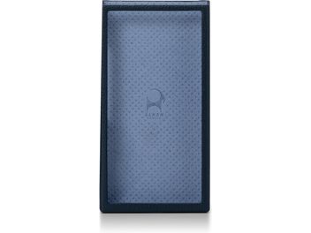 Astell&Kern PD20 tamsiai mėlynas dėklas, vaizdas iš priekio, stačiakampis formatas su tekstūruota centrine panele ir subtiliu raštu