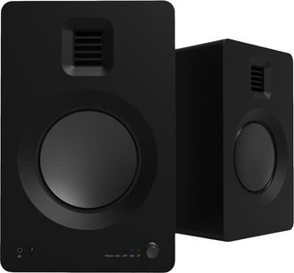 Boxe inteligente Kanto TUK negre cu finisaj mat, woofer circular central de dimensiuni mari, tweeter dreptunghiular cu fante în partea superioară, buton rotativ și mufă pentru căști în partea de jos, vedere din unghi de trei sferturi față