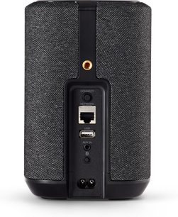 Črna brezžična zvočnica Denon Home 150, pogled od zadaj, temno blago, priključki Ethernet, USB, AUX in napajalni priključek