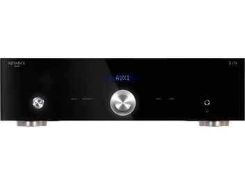 Advance Paris X-i75 -musta stereohi-fi-vahvistin, kiiltävä etupaneeli, suuri hopeanvärinen keskisäädin ja sininen AUX1-näyttö