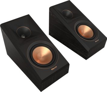 Klipsch RP-500SA II ebony 2022 siyah hoparlörler, ön ve 3/4 arka görünüm, ahşap kasalar, bakır hoparlörler