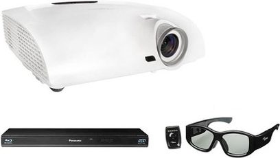Hvid Optoma HD33 videoprojektor, set forfra og fra siden, med sorte aktive 3D-briller med gennemsigtige glas