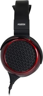 Zwarte en rode Fostex TH-919 hifi-hoofdtelefoon, open oorschelp met geometrisch rooster, zijaanzicht met lederen hoofdband