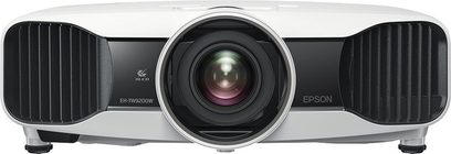 Epson EH-TW9200W hvid og sort projektor, set forfra, centralt objektiv, to sidehøjttalere, sorte gitre