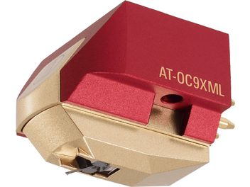 Cellule platine vinyles Audio Technica AT-OC9XML rouge et or, vue de 3/4 avant en gros plan, dans son emballage