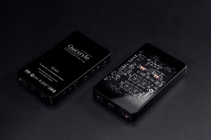 DAC USB portabil Questyle SIGMA noir, amplificator de căști compact, vedere de sus cu placa electronică la vedere
