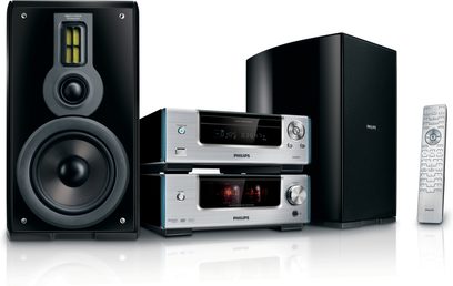 Philips MCD909 hi-fi-anlæg bestående af et par højttalere, en forstærker med cd-afspiller og en fjernbetjening, alt i sort farve