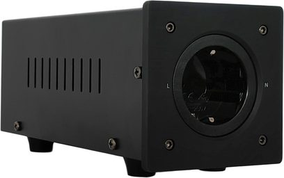 Μαύρος τροφοδοτικός μετασχηματιστής DC-100 με ορθογώνια μπροστινή όψη, κυκλική υποδοχή με σήμανση L και N, ορατές βίδες και πλευρικές σχισμές