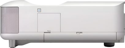 Projetor Epson EH-LS670W branco, vista de perfil, grelha lateral perfurada e botão de alimentação na frente