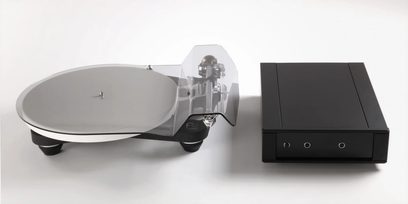 Rega Planar 10 mat sort pladespiller med Apheta 3 MC-pickup, set oppefra, gennemsigtig plade, tonarm, sort kabinet