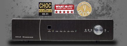 Sort Roksan K3 lydforstærker med knapper og drejeknap, logoer "Choc Classica Hi-Fi", "What Hi-Fi? Sound and Vision" og "Diapason d'or"