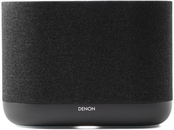 Розумна колонка Denon Home 400 у вугільному оздобленні, вигляд спереду, чорна тканина та заокруглена темно-сіра основа