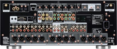 Préampli home-cinéma Marantz AV7706 noir, vue de face, nombreuses prises audio/vidéo à l'arrière, boutons et molettes sur le dessus