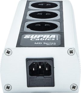 Supra MainBlock MD03-EU MK3 stikdåse med 3 sorte udtag på række, rektangulært metalhus, IEC-stik på fronten