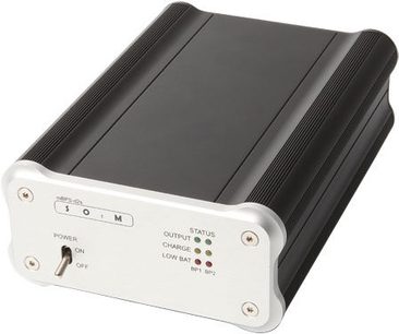 Boîtier audio SOTM mBPs-2ds noir mat, vue de face en légère plongée, avec façade argentée et boutons de contrôle