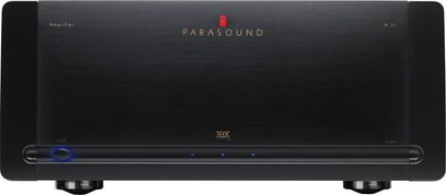 Černý vícekanálový výkonový zesilovač Parasound Halo A31, přední panel s tlačítky a modrými kontrolkami, pohled zepředu