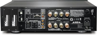 Ampli hi-fi stéréo NAD C390DD graphite, face arrière, connectique audio et alimentation, vue rapprochée