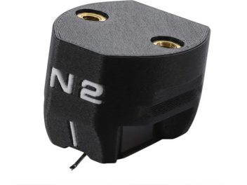 Testina per giradischi ClearAudio N2 nera, vista ravvicinata con due inserti dorati e diamante visibile