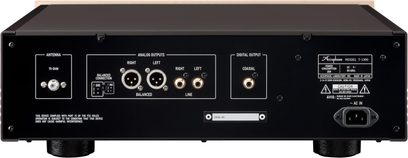 Accuphase T-1300, zadní panel z černého kovu, výstupy XLR a RCA, koaxiální výstup, anténní svorka 75 Ω, IEC konektor